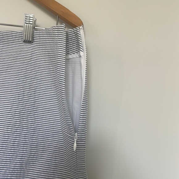 Ann Taylor Seersucker Skirt Sz 14 EUC - Picture 3 of 6
